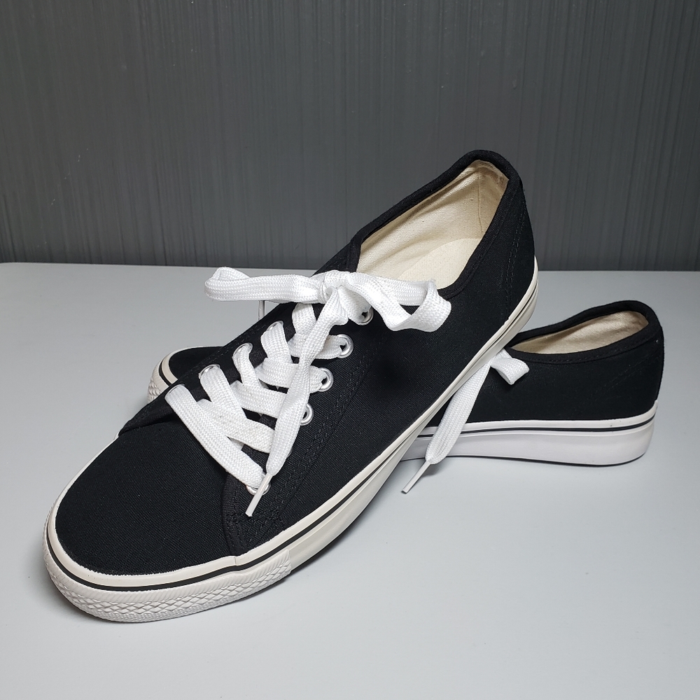 Urban Groove Canvas Low Top Black/White Sneakers,  Sz 8 NWOT